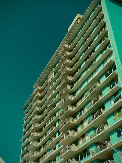 高层建筑低角度摄影